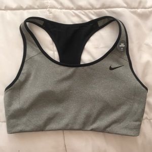 NWOT NIKE sports bra— size S